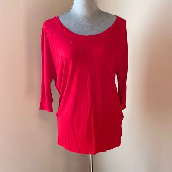 Red 3/4 sleeve top - Picture 1 of 4